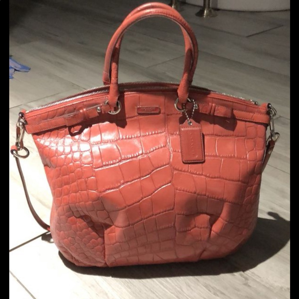 Coach leather purse!!